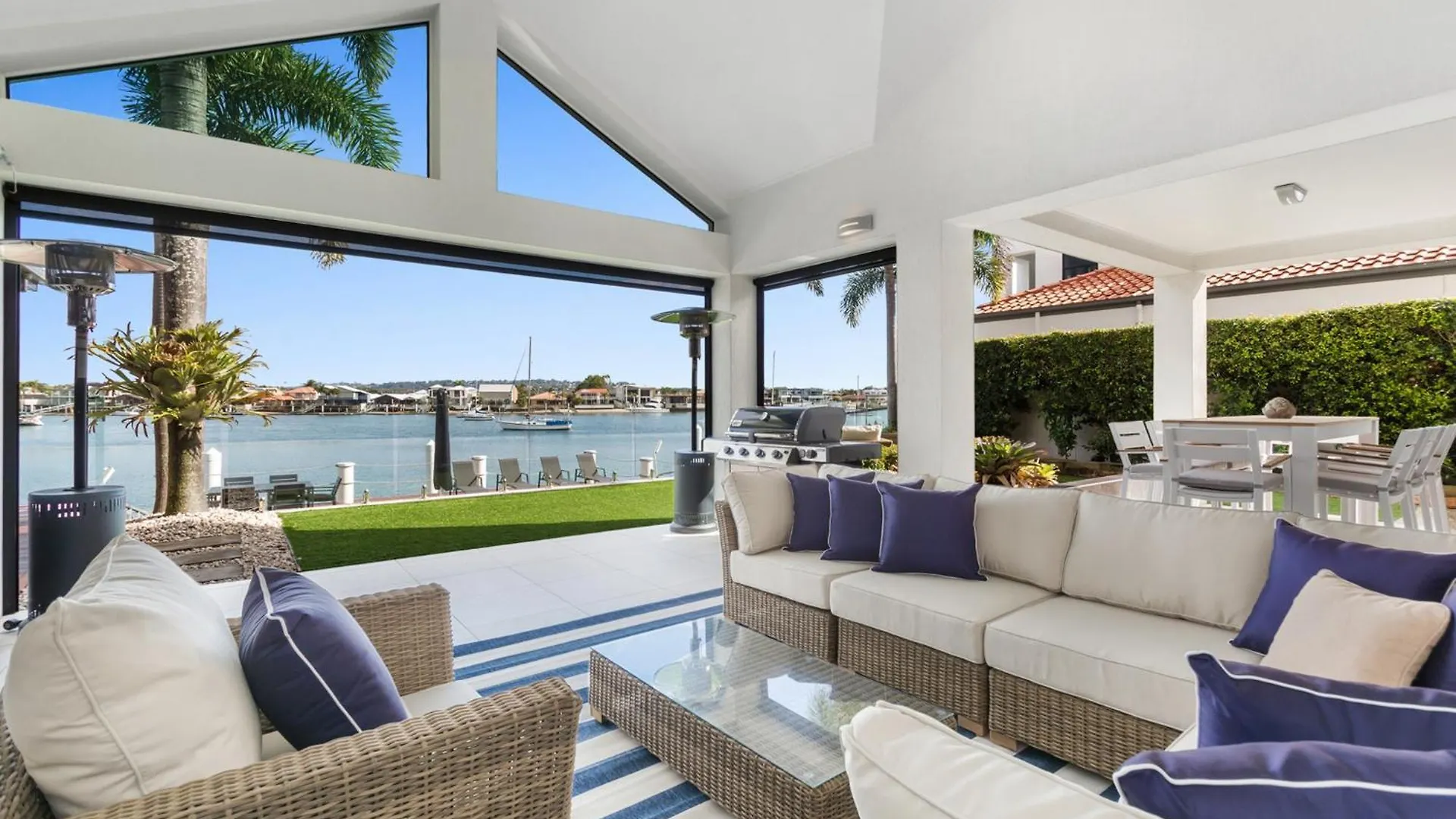 Amazing Canal House With Private Jetty, Gym & Pool Mooloolaba