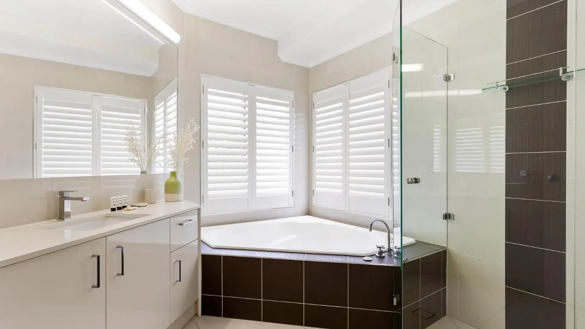 Amazing Canal House With Private Jetty, Gym & Pool Mooloolaba