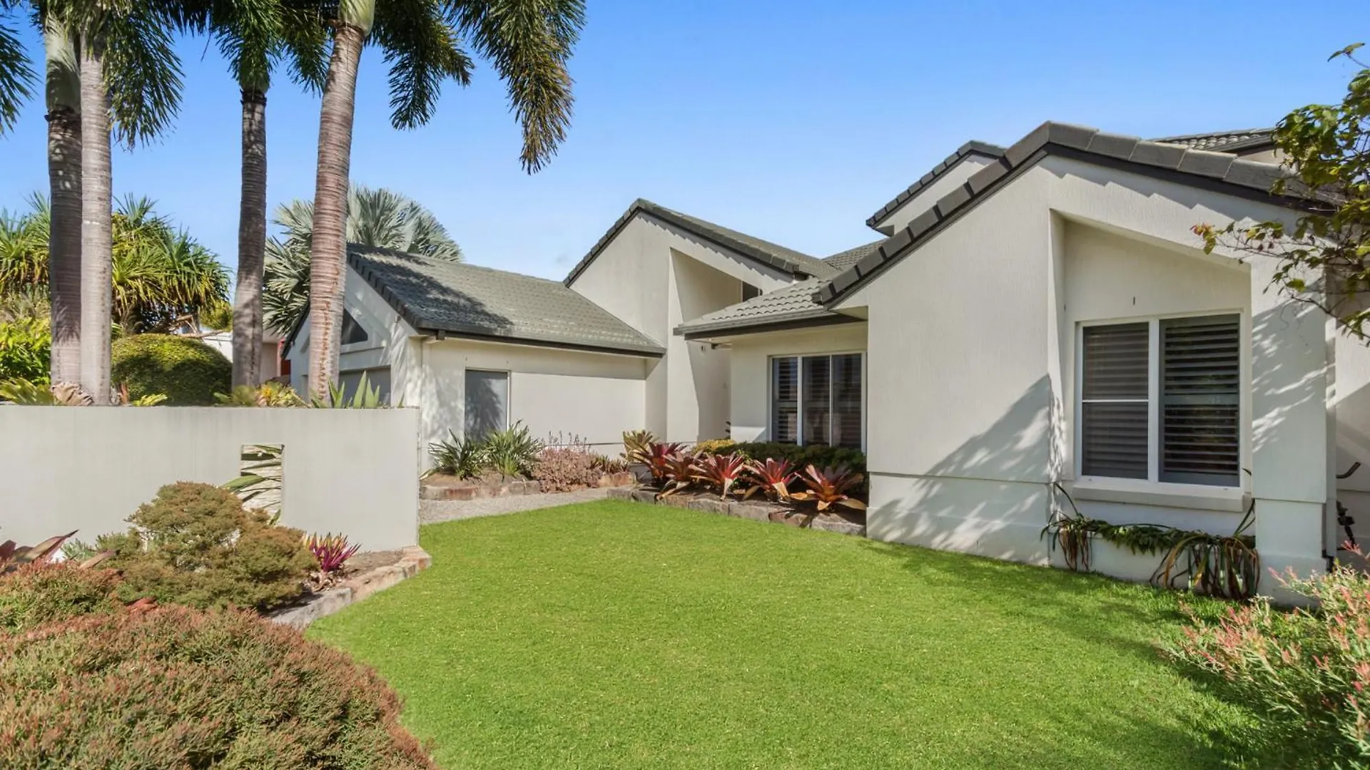 Amazing Canal House With Private Jetty, Gym & Pool Mooloolaba