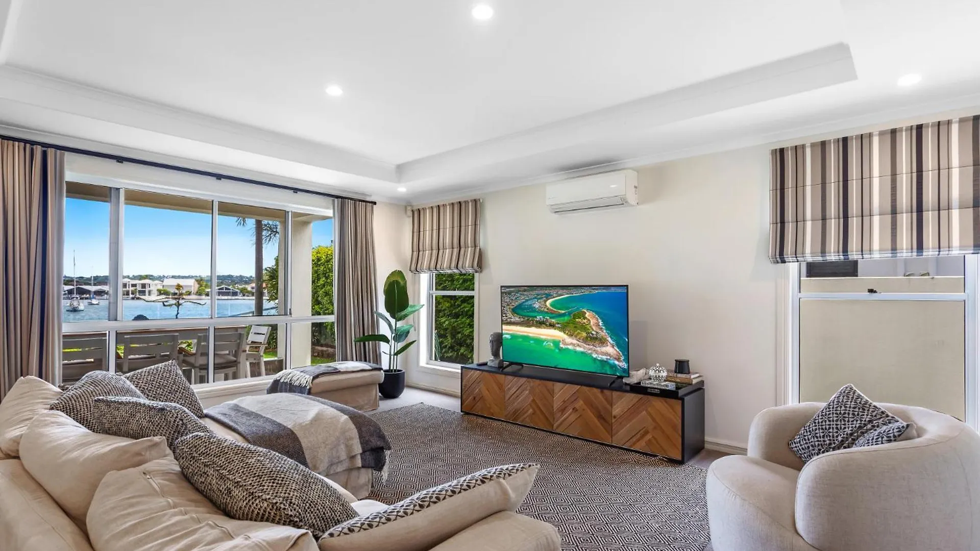 Amazing Canal House With Private Jetty, Gym & Pool Mooloolaba 0*,  Australia