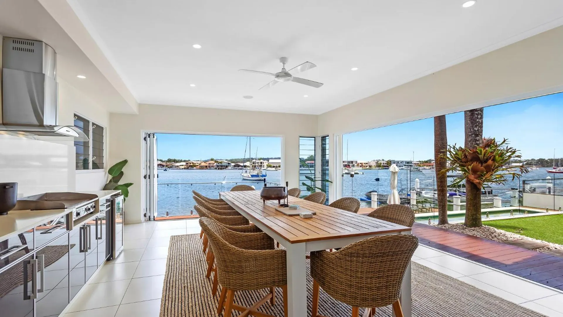Holiday home Amazing Canal House With Private Jetty, Gym & Pool Mooloolaba